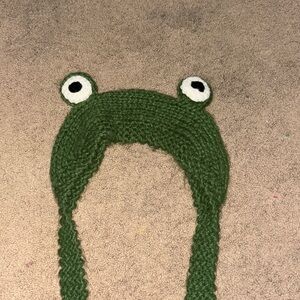 Frog hat